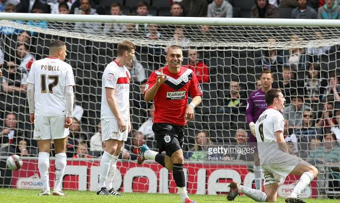 MK Dons vs Huddersfield Town, 02h45 ngày 24/02: Lợi thế tâm lý