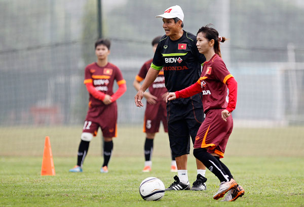 ĐT nữ Trung Quốc vs ĐT nữ Việt Nam, 14h35 ngày 29/2: Thử thách đầu tiên