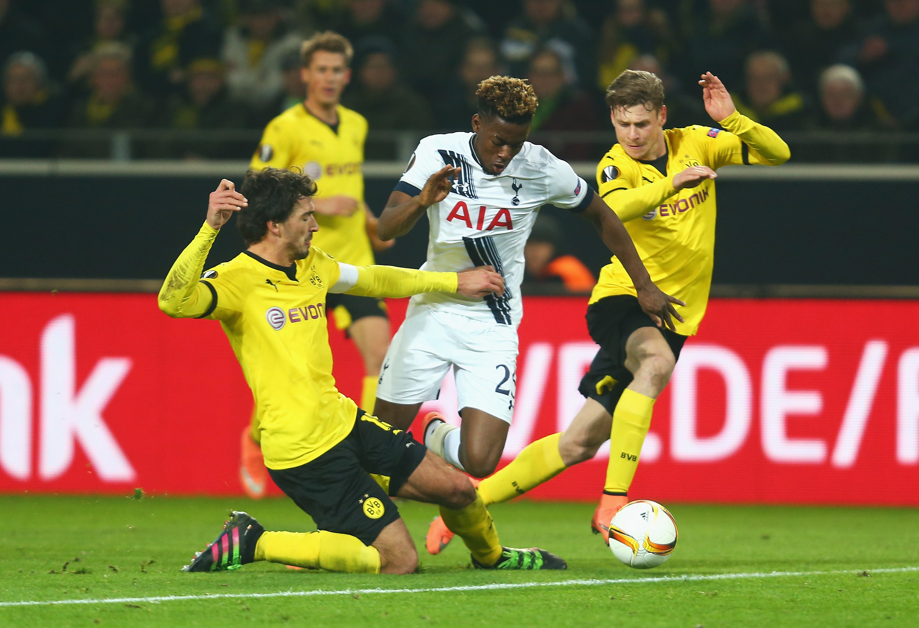 Tottenham vs Dortmund, 03h05 ngày 18/03: Giã từ vũ khí