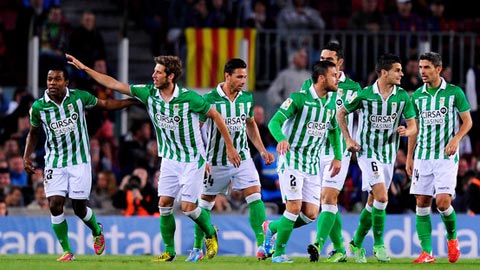 Betis vs Deportivo, 04h00 ngày 30/11