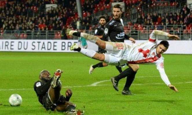 Brest vs Niort, 2h30 ngày 22/11: Thoát khỏi áp lực