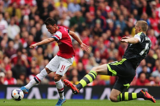 Arsenal vs Stoke City, 22h00 ngày 10/12: Pháo rền Emirates