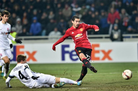 Tại sao Alderweireld và Mkhitaryan sẽ quyết định trận M.U vs Tottenham?