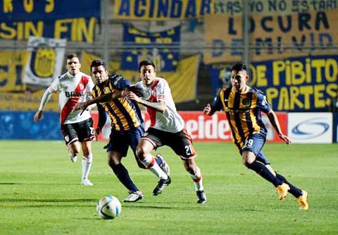 River Plate vs Rosario Central, 07h10 ngày 16/12: Lần đầu cho Rosario?