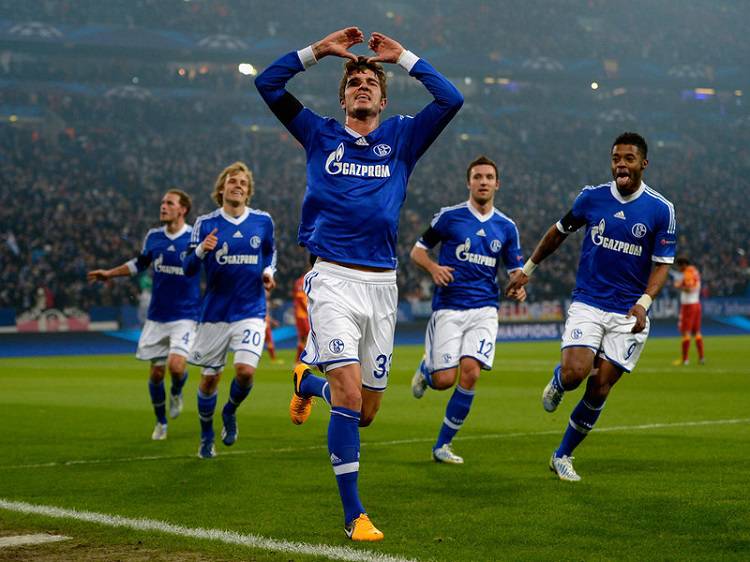 Schalke 04 vs Frankfurt, 02h30 ngày 28/01: Con mồi ưa thích