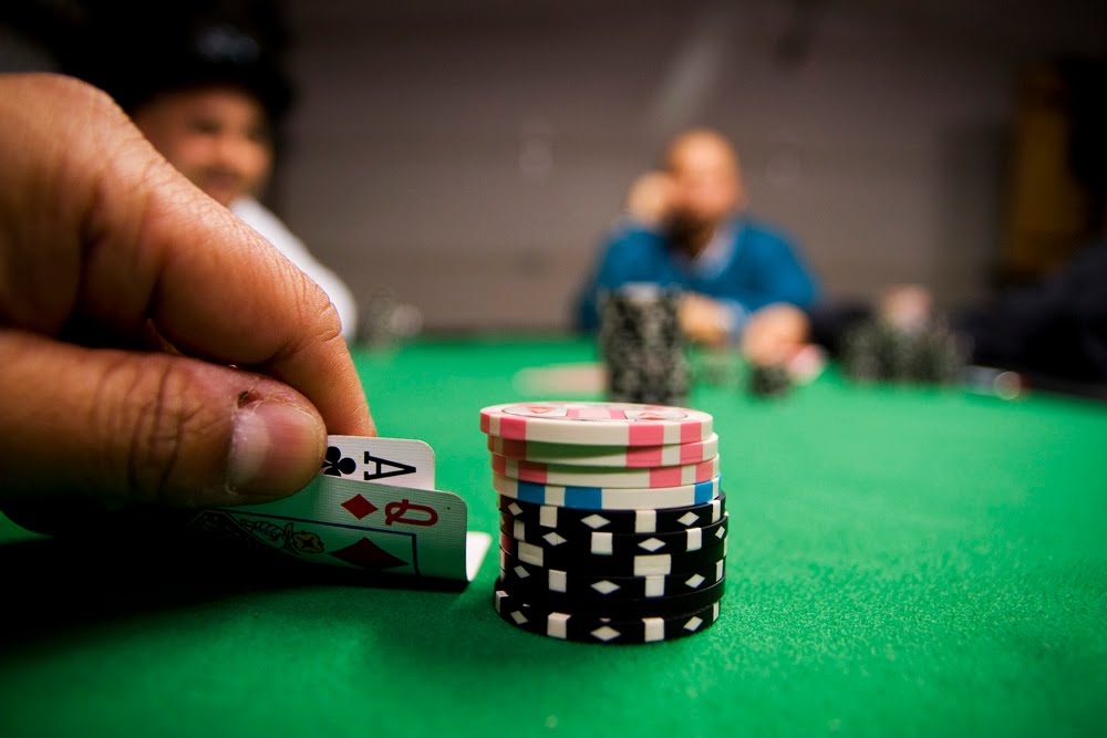 Nguồn gốc xuất hiện của bài Poker truyền thống vẫn còn nhiều tranh cãi
